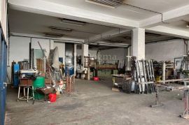 Iznajmljujemo P.P. 240 m² u poslovnoj zgradi, Rijeka, Commercial property