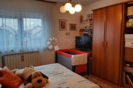 Prodaja samostojeće katnice, Donja Dubrava, 315 m² (2 stana i 2 poslovna prostora), Donja Dubrava, House