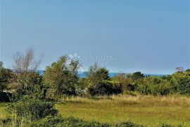 Prostrano urbanizirano zemljište za građevine gospodarske namjene sa pogledom na more!, Vodnjan, Terrain