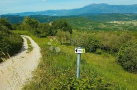 Ruševina za adaptaciju uz potok sa velikim zemljištem!, Pićan, Casa