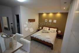 Apartmanska vila 200 metara od mora, Medulin, Σπίτι