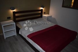 Apartmanska vila 200 metara od mora, Medulin, Casa