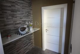 Apartmanska vila 200 metara od mora, Medulin, بيت