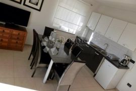 Apartmanska vila 200 metara od mora, Medulin, بيت