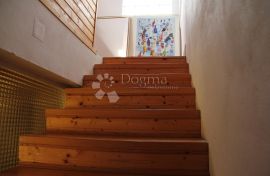 Duplex kuća na iznimnoj lokaciji u Rovinju, Rovinj, Дом