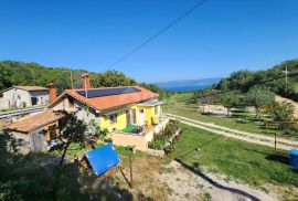 ISTRA, LABIN - Kuća na osami s pomoćnim objektima i pogledom na more, Labin, House