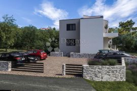 Vrbnik, apartman sa bazenom 50 m od mora, Vrbnik, Διαμέρισμα