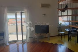 Predivan dvoetažni stan na atraktivnoj lokaciji, Pula, Appartamento