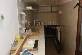 Poslovni prostor u samom centru Delnica, Delnice, Commercial property