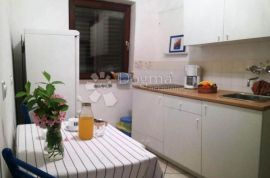 Etaža sa okućnicom i pogledom na more, Novi Vinodolski, Appartement