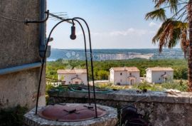 Mediteranska kamena kuća na mirnoj lokaciji s panoramskim pogledom na more, Labin, Σπίτι