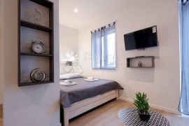 Novouređeni stan sa tri apartmana za investiciju u centru grada, Rijeka, Appartment
