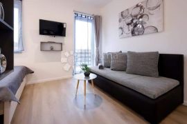 Novouređeni stan sa tri apartmana za investiciju u centru grada, Rijeka, Διαμέρισμα