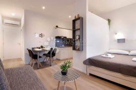 Novouređeni stan sa tri apartmana za investiciju u centru grada, Rijeka, Appartamento