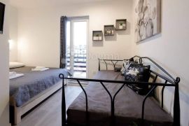 Novouređeni stan sa tri apartmana za investiciju u centru grada, Rijeka, Διαμέρισμα