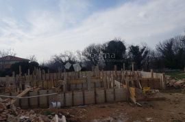 Započeta gradnja kuće s otvorenim pogledom u blizini Labina, Labin, Kuća