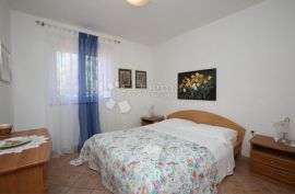 Kuća sa sedam apartmana na svega 50 m od mora!, Labin, House