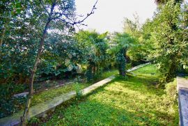 Mirna oaza u neposrednoj blizini centra grada, Rijeka, Haus