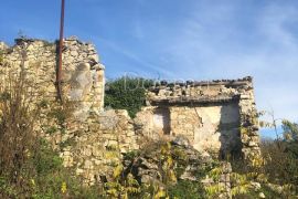 Dvije ruševne kuće u blizini Labina, Sveta Nedelja, Famiglia