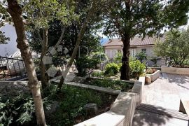 Opatija - lijepa obiteljska kuća s okućnicom, u mirnom dijelu !, Opatija, House