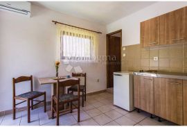 Kuća sa 4 apartmana, Dobrinj, Famiglia