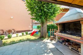 Luksuzna kuća s 3 apartmana u blizini Bjelolasice, Ogulin, House