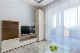 Atraktivan stan sa bazenom u Kostreni, Kostrena, Appartment