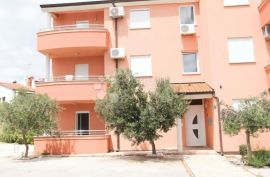 MEDULIN, APARTHOTEL sa 13 apartmana, 300 metara od mora, Medulin, Famiglia