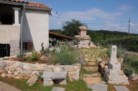 Autohtona kamena kuća sa bazenom, Vrbnik, Maison