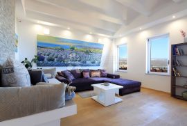 Prodaje se kompletno adaptiran moderan stan u strogom centru Opatije, Opatija, Flat