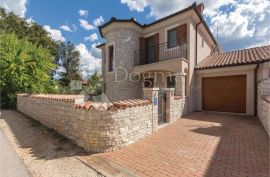 Kamena vila sa bazenom i s prostranim pogledom na zelenilo, Marčana, House