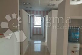 Poslovni prostor u centru grada!!!, Labin, Propriedade comercial