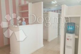 Poslovni prostor u centru grada!!!, Labin, Commercial property