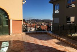 Prodaja Vile s bazenom, Mlinovi, 985 m², Podsljeme, Famiglia