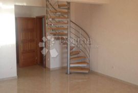 Stan/Apartman od 200 m², Crikvenica, شقة