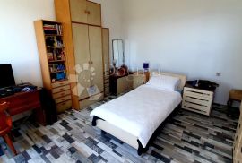 KOZALA SAMOSTOJEĆA KUĆA SA DVA STANA NA 2000 m² OKUĆNICE, POGLED!, Rijeka, House