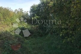 Građevinsko zemljište od 1044 m², Dobrinj, Arazi