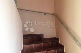 Glavani, dvoetažni stan u adaptiranoj starini, Kostrena, Appartment