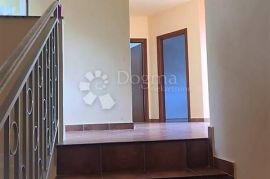 Glavani, dvoetažni stan u adaptiranoj starini, Kostrena, Appartment