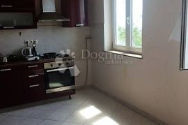 Glavani, dvoetažni stan u adaptiranoj starini, Kostrena, Appartment