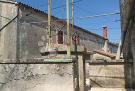 Dvije kamene kuće sa 4 pomoćna objekta, Barban, House