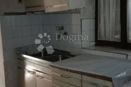 Dvije kamene kuće sa 4 pomoćna objekta, Barban, House