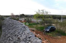 Građ. zemljište sa pomoćnim objektom od 65 m², Krk, Γη