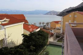 Baška, Apartmanska kuća na 30 m od mora, Baška, Maison