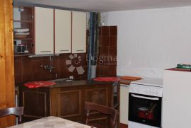 Baška, Apartmanska kuća na 30 m od mora, Baška, House