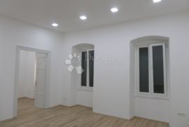 Uredi / sobe za najam u samom centru grada, Rijeka, Appartment