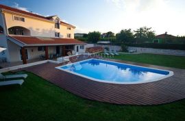 Obiteljska villa s bazenom, Rovinj, Maison