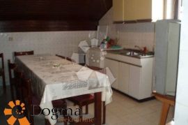 SAMOSTOJEĆA KUĆA MARINIĆI 710 m² S+P+2, Viškovo, Casa