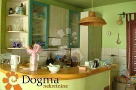 Krimeja - stan sa dušom i konobom za druženje, Rijeka, Appartamento