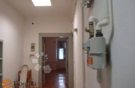 POSLOVNI PROSTOR CENTAR 156 m², Rijeka, Gewerbeimmobilie